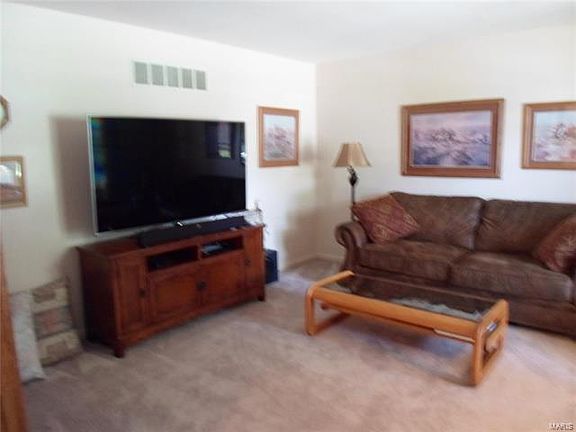 5th image of 2524 Pioneer Dr