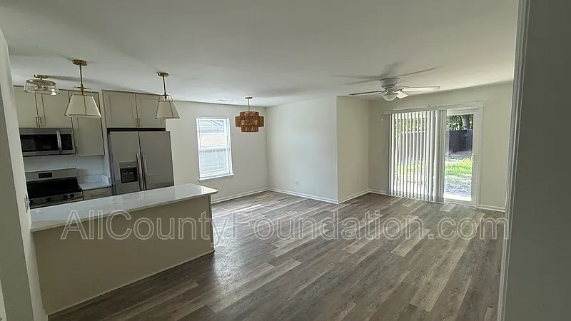 3 bed, 2.0 bath, 1144 sqft, $1,900 — Photo 4