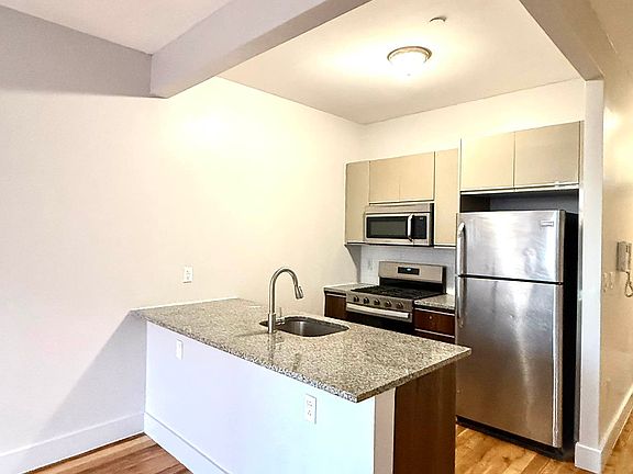 2nd image of 41 Kosciuszko St APT 313