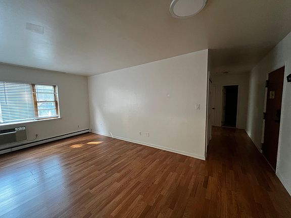 3rd image of 475 Elm St