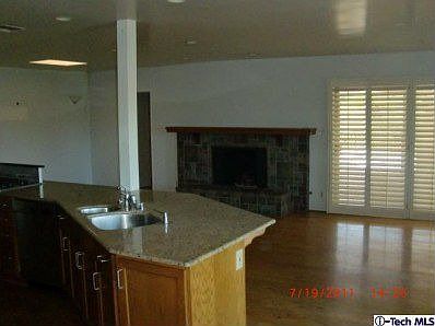 3rd image of 255 Warwick Ave