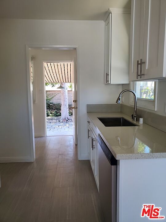 1st image of 914-916 E Mabel Ave