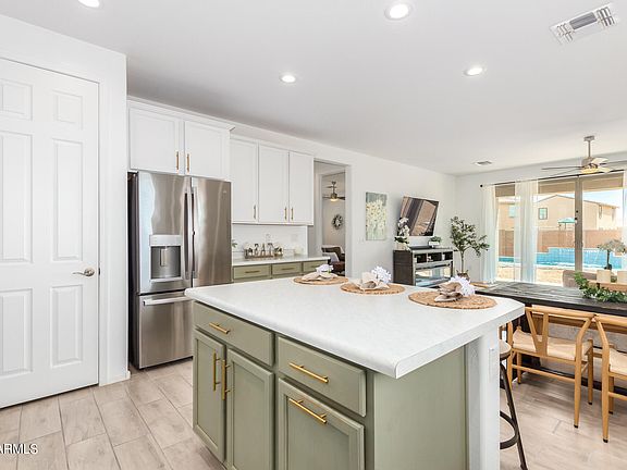 5th image of 1089 W ELM Avenue