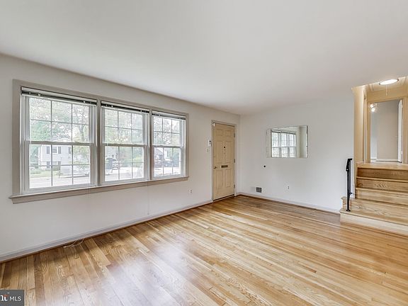 5th image of 613 Edmonston Dr