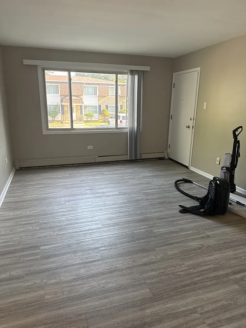 3 bed, 1.5 bath, 1100 sqft, $1,900 — Photo 4