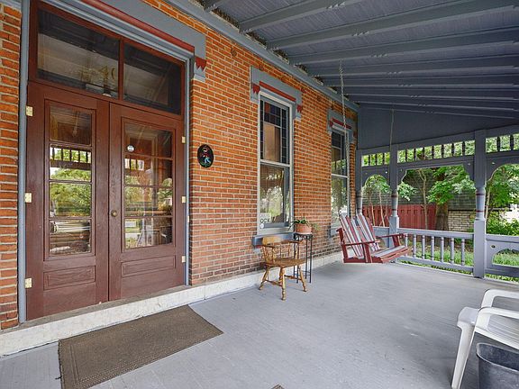 4th image of 40 Smith Pl