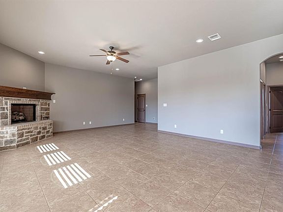 4th image of 3805 Upper Lake Cir
