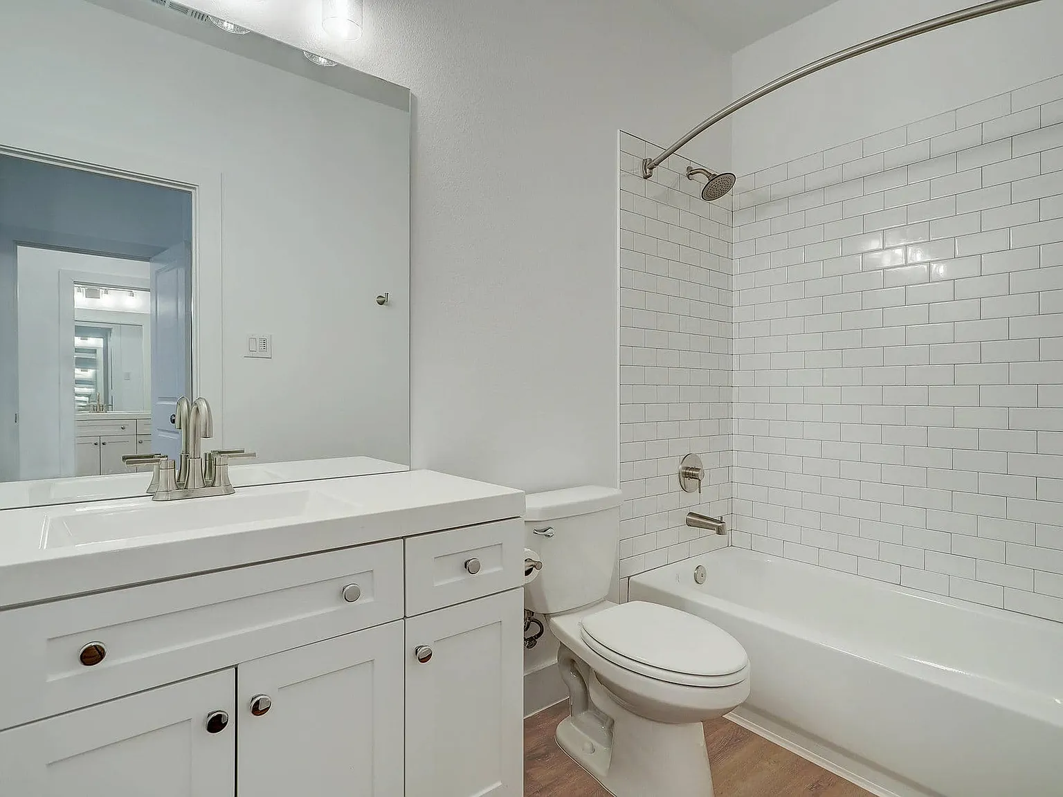 3 bed, 700 sqft, $2,500 — Photo 4