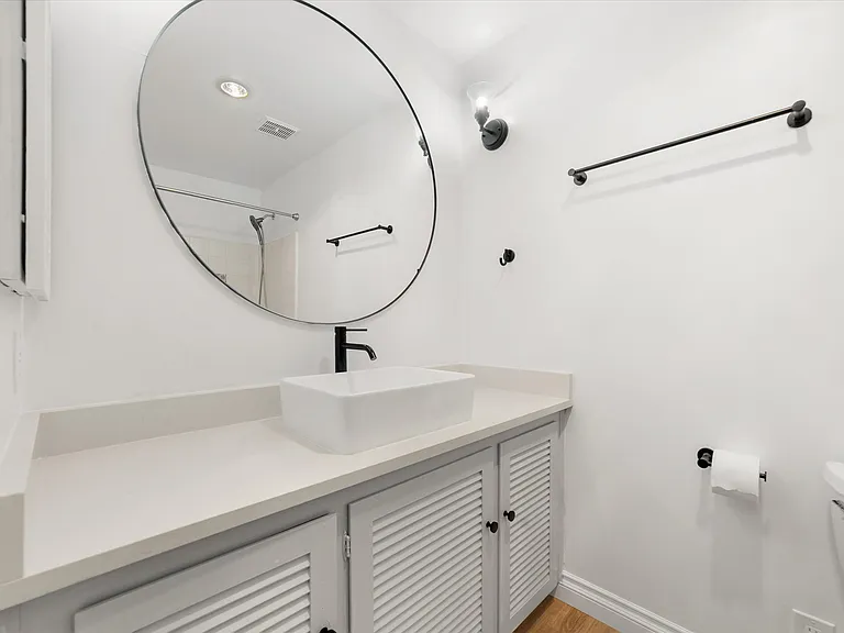 375 E 36th St #6 — Photo 26