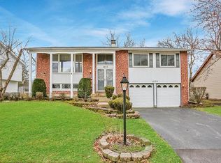 1075 Harrison Ln, Hoffman Estates, IL 60192