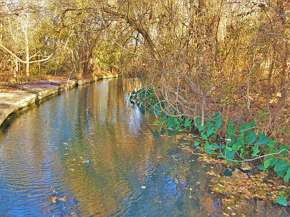 River Park Trail area is a stroll away