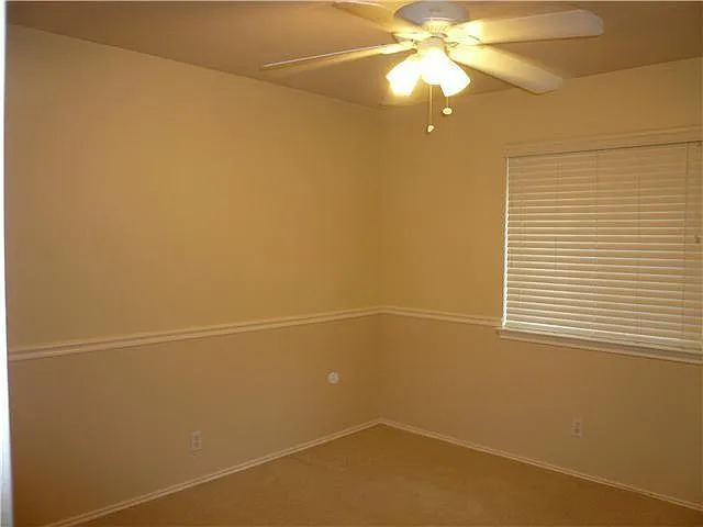 8102 Lerwick Ln — Photo 6