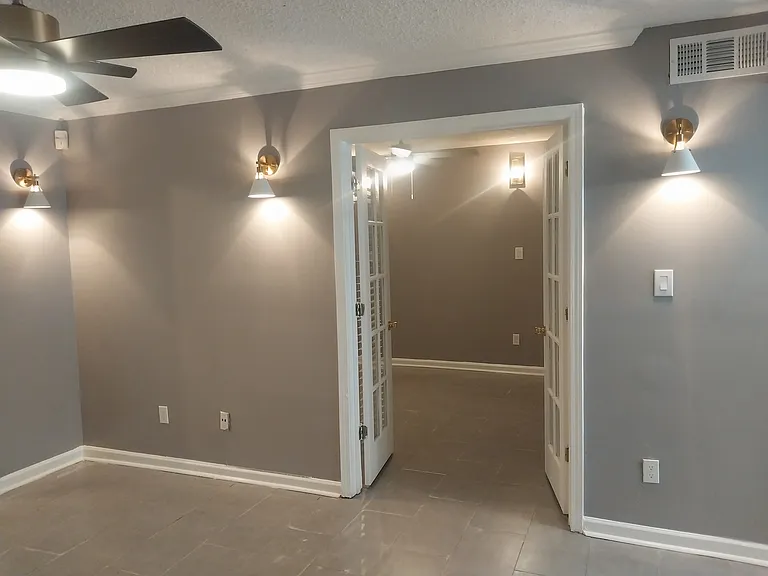 Living room and bedroom 1 entrance