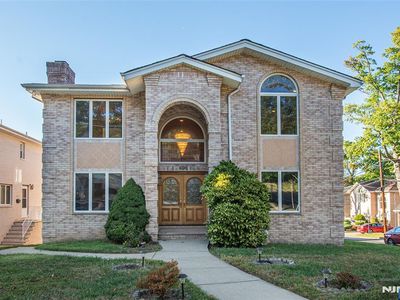 405 Chestnut St, Ridgefield, NJ, 07657