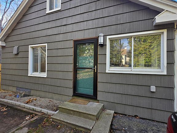 3rd image of 805 S Winding Dr