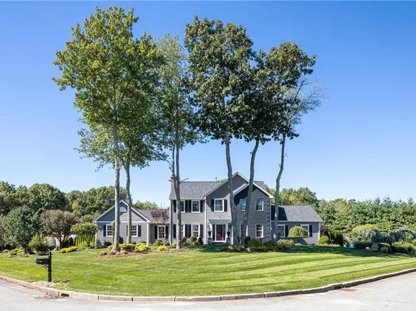 45 Lindsay Ln, Cranston, RI 02921