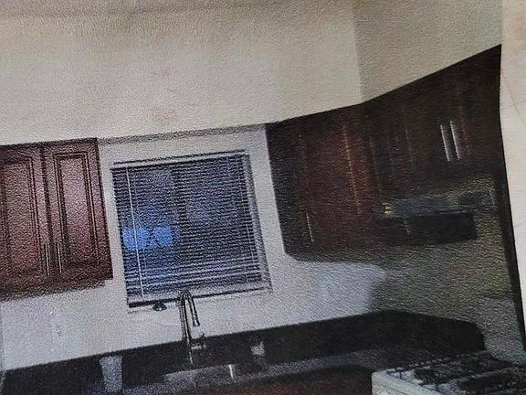 5th image of 410 Klondike Ave