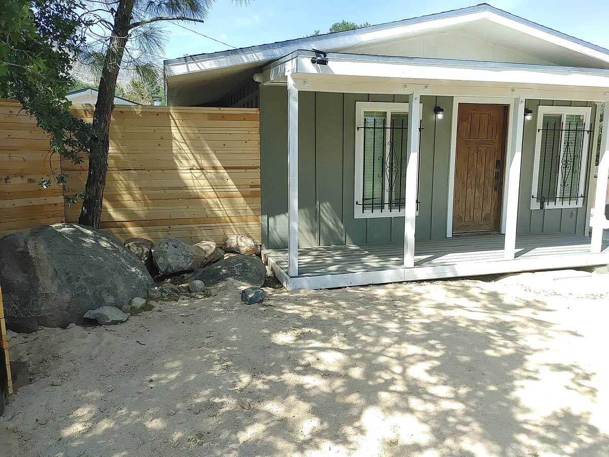 Front view - 304 Shady Oak Ln