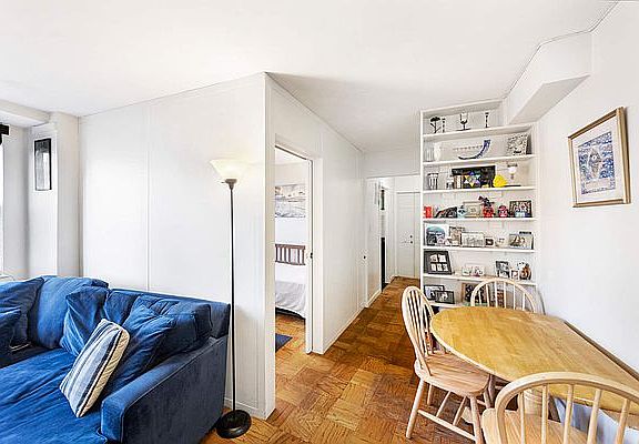 4th image of 225 E 36th St APT 19-H
