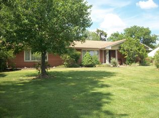 827 Lakeview Rd, Mexico, MO 65265