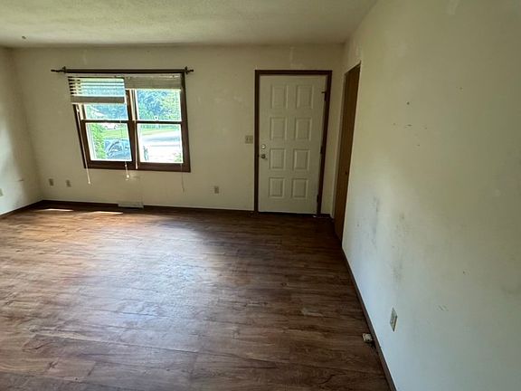 5th image of 344 Pheasant Dr