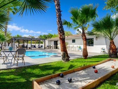 664 S El Cielo Rd, Palm Springs, CA, 92264