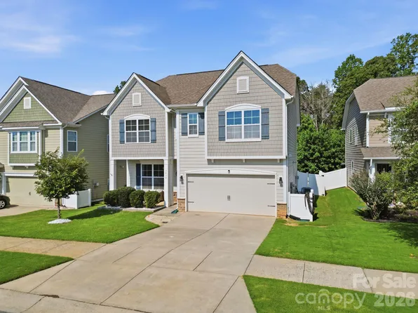 3830 Lake Breeze Dr, Sherrills Ford, NC 28673