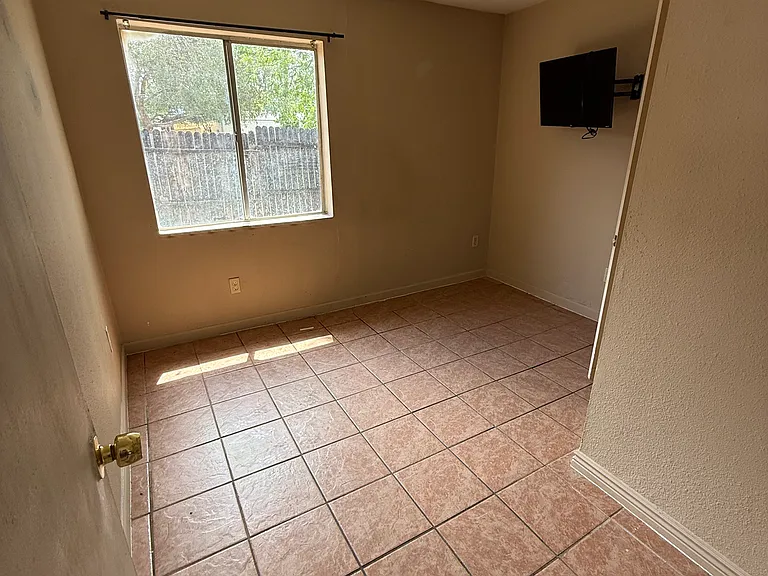 2315 W Vista Ave #1 — Photo 3