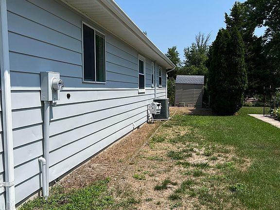 3rd image of 122 Charlotteville Dr S