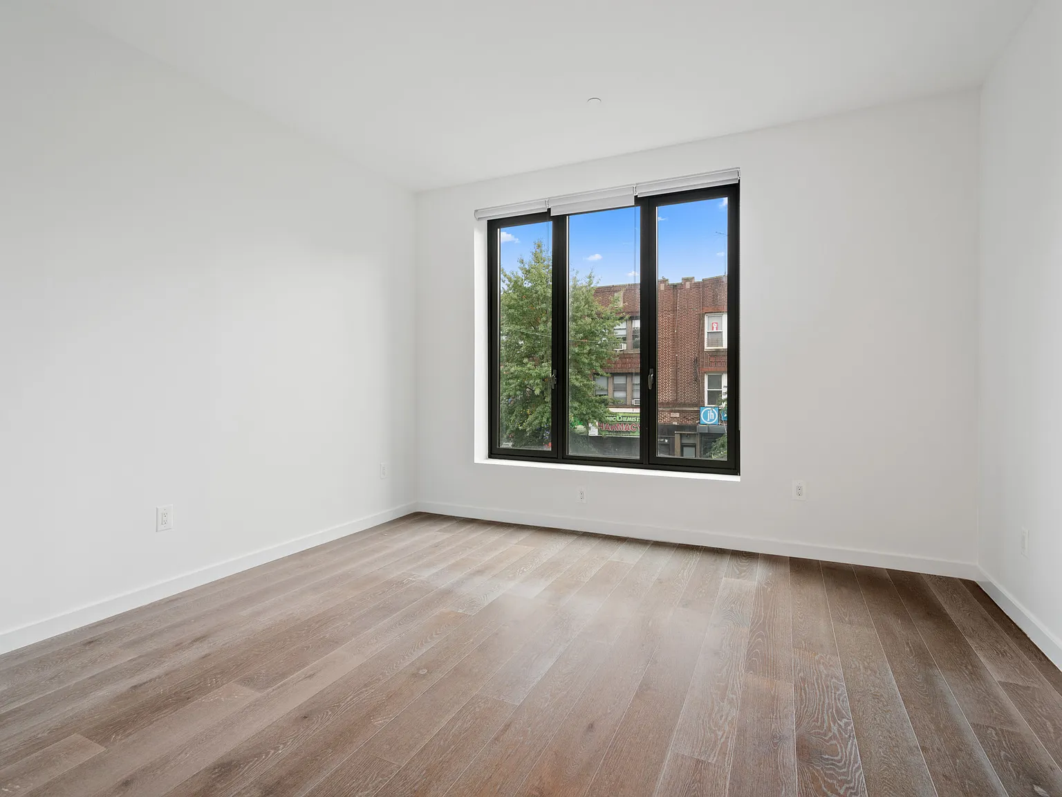 28-18 Steinway Avenue — Photo 4