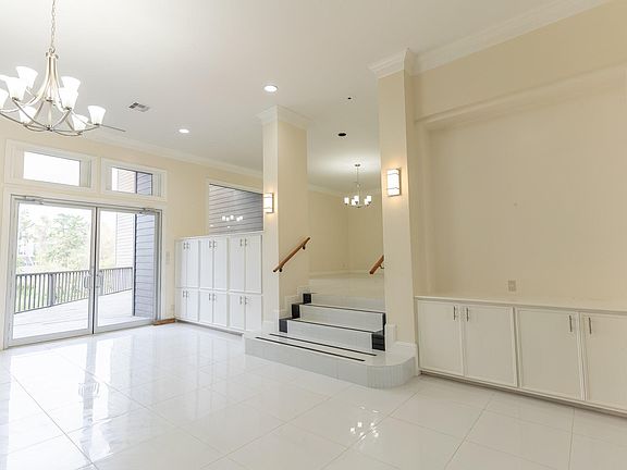 5th image of 8800 Woodway Dr APT 10