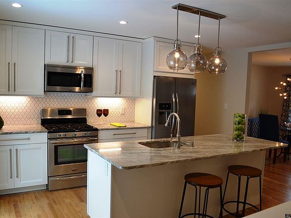 4th image of 107 Oakwood Dr