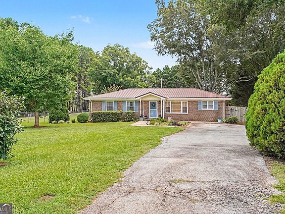 2nd image of 4074 Newnan Rd