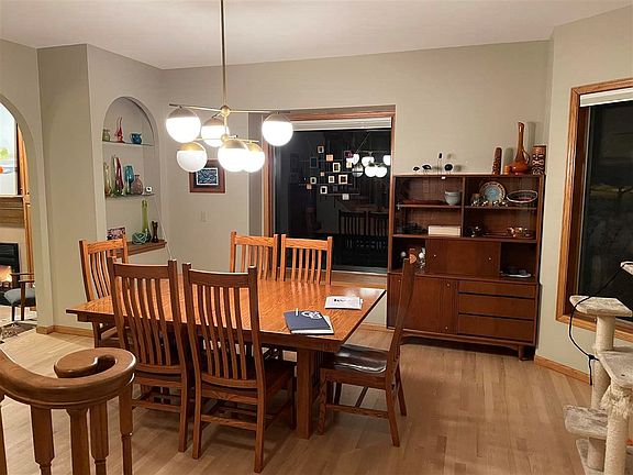 5th image of 310 Kraft St