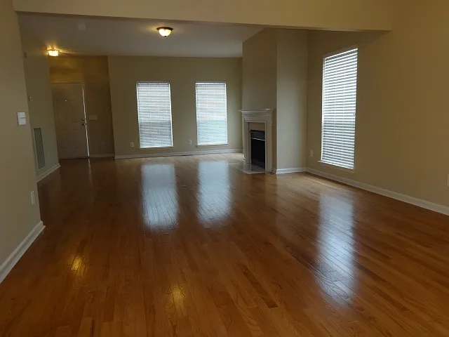 4 bed, 2.5 bath, 2562 sqft, $2,700 — Photo 4