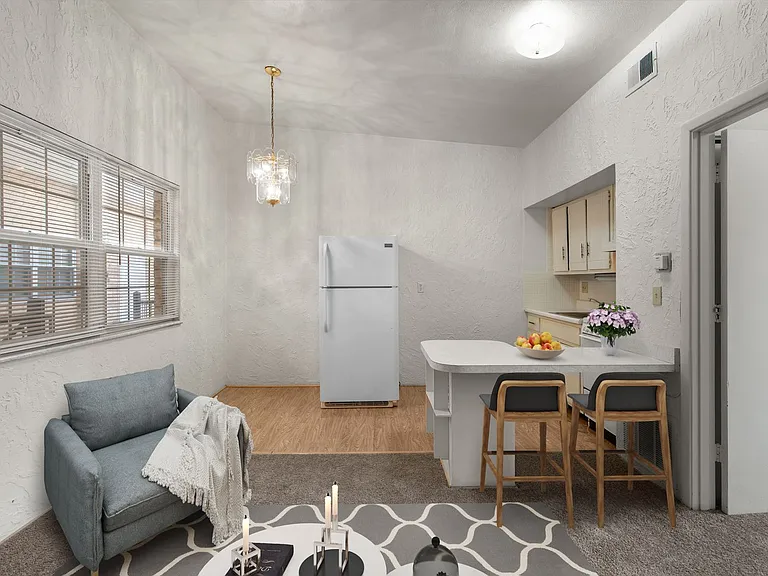 Cunningham Apartments — Photo 12