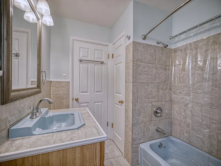 160 E Lowry Ln — Photo 13