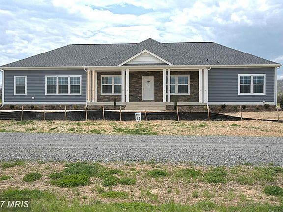 Don't miss 2 car Side Load Garage