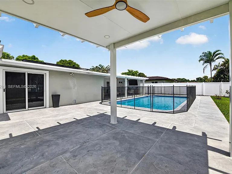 410 SW 55th Ave — Photo 38