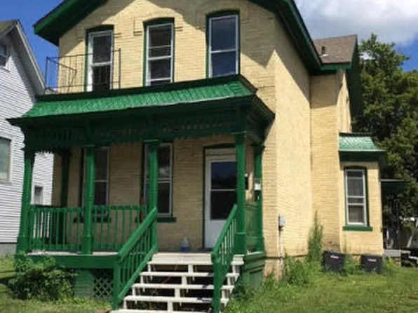 305 S 2nd St #A, Watertown, WI 53094