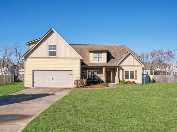 4 Churchhill Dr, Fort Mitchell, AL 36856