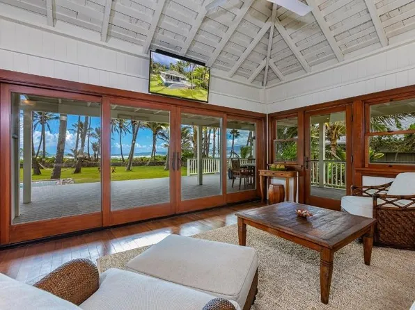 886 Pakele Pl, Wailuku, HI 96793