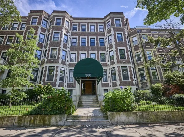 386 Riverway APT 4, Boston, MA 02115