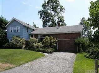 34 Willa Way, Massapequa, NY 11758