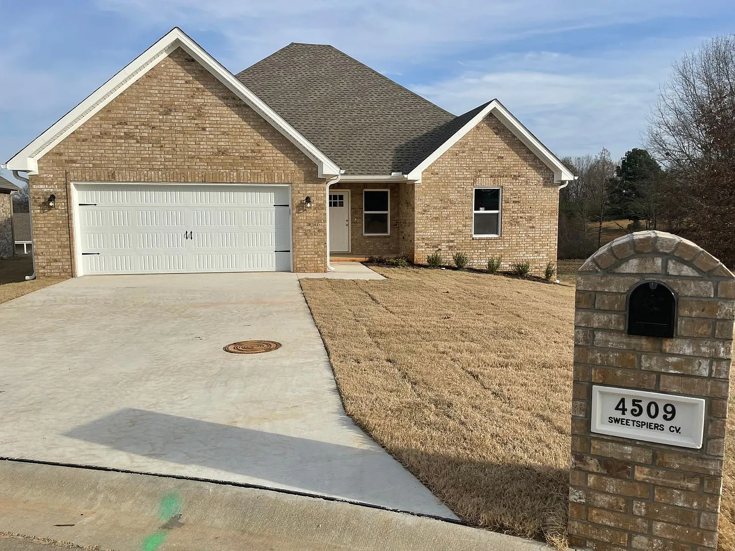 Beautiful 4 Bedroom Home — Photo 1
