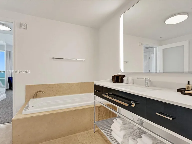 4401 Collins Ave #2915 — Photo 35
