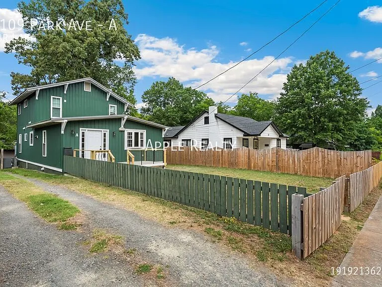 1109 Park Ave #A — Photo 2