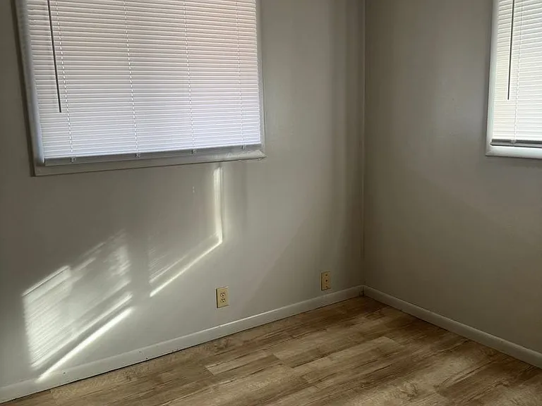 Sandalwood Apartments — Photo 17