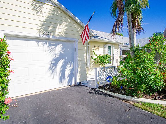3rd image of 2537 SE Tropical East Circle E