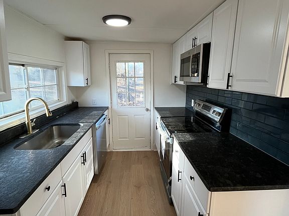 4th image of 112 Latham Ln